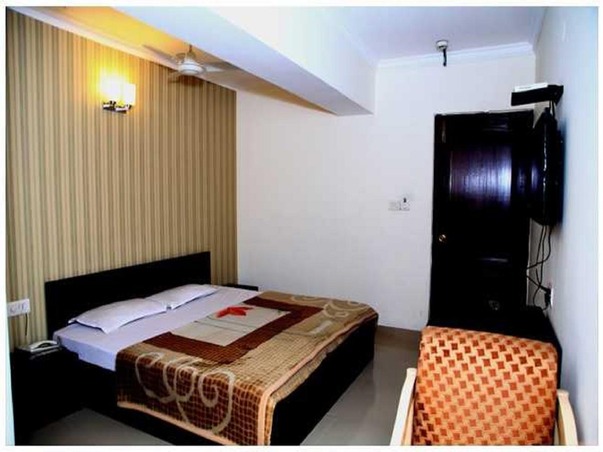 Hotel Haryana Chandigarh Bagian luar foto
